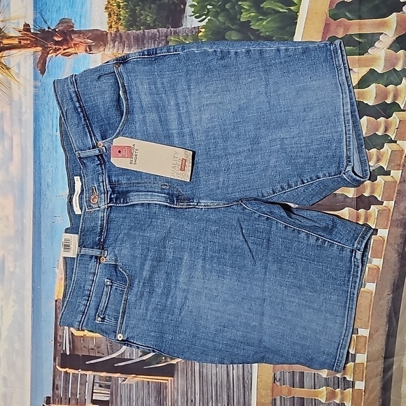 Levi's Bermuda Denim Shorts Size 14 NWT - Picture 1 of 5